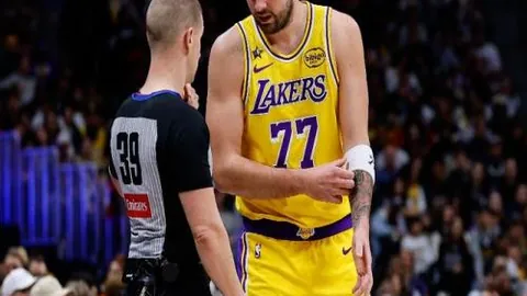 戈登独揽38分助掘金斩断勇士7连胜，威少三双12+11+16，库里砍下21分